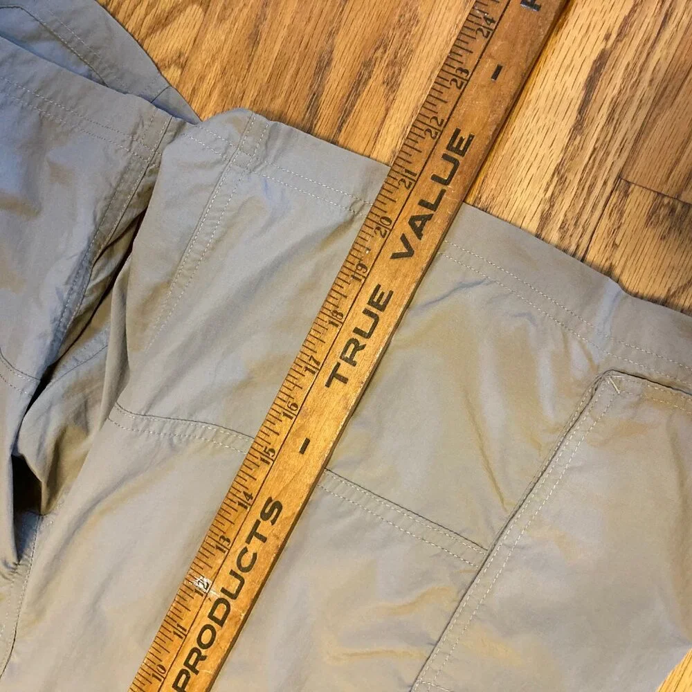 Columbia Cargo Golf Shorts Khaki Excellent Condition Comfortable Men's Size 40